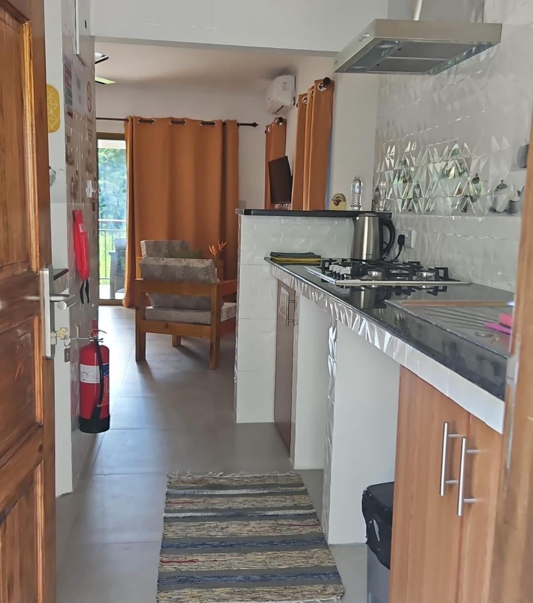 Solea Self Catering Hotel Виктория Екстериор снимка